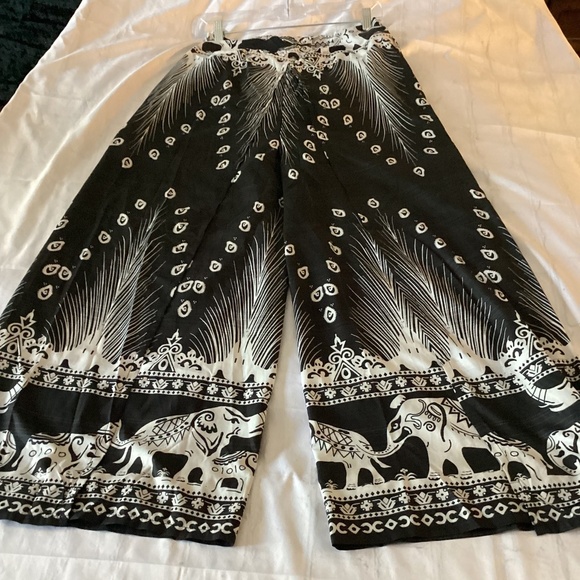 ELEGANT PALAZZO PANTS  ( Size: Large-X-Large) PREOWNED - Picture 1 of 7